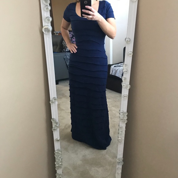 Dresses - Picture 4 of 5